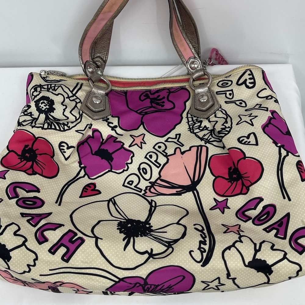 Coach POPPY  Pink OFF WHITE Shoulder Bag Detail HANDLES ARE A LITTLE STAINED - Picture 5 of 16